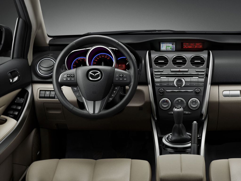 Mazda CX-7 // на стыке жанров